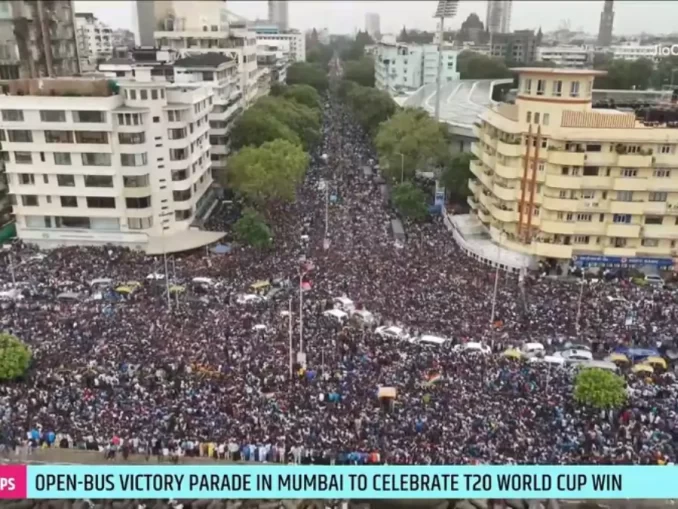 Huge crowd, this has never happened before, even the rain did not stop, huge crowd to welcome Team India