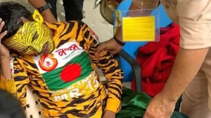 Bangladesh Super Fan Tiger Robby Attacked by Audience During India-Bangladesh Test