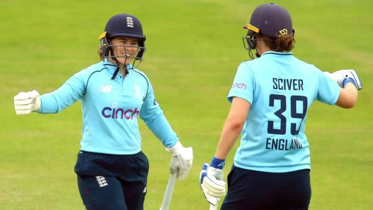 England Crush Ireland by 275 Runs in Second ODI