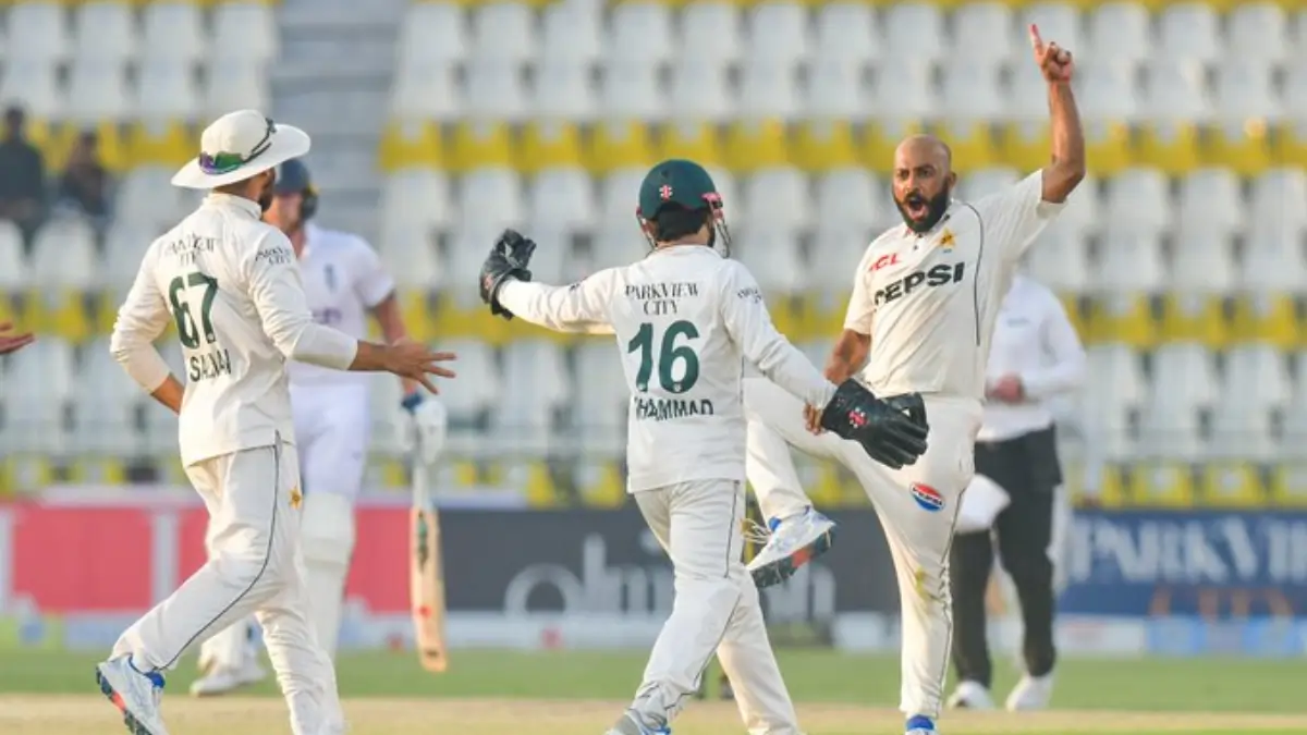 Pakistan's Late Comeback Leaves England Trailing by 127 Runs on Day Two