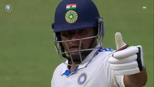 India vs New Zealand: Sarfaraz Khan's Power-Packed Fifty with 6 Fours and 3 Sixes, Teams Up with Virat for Big Hitting