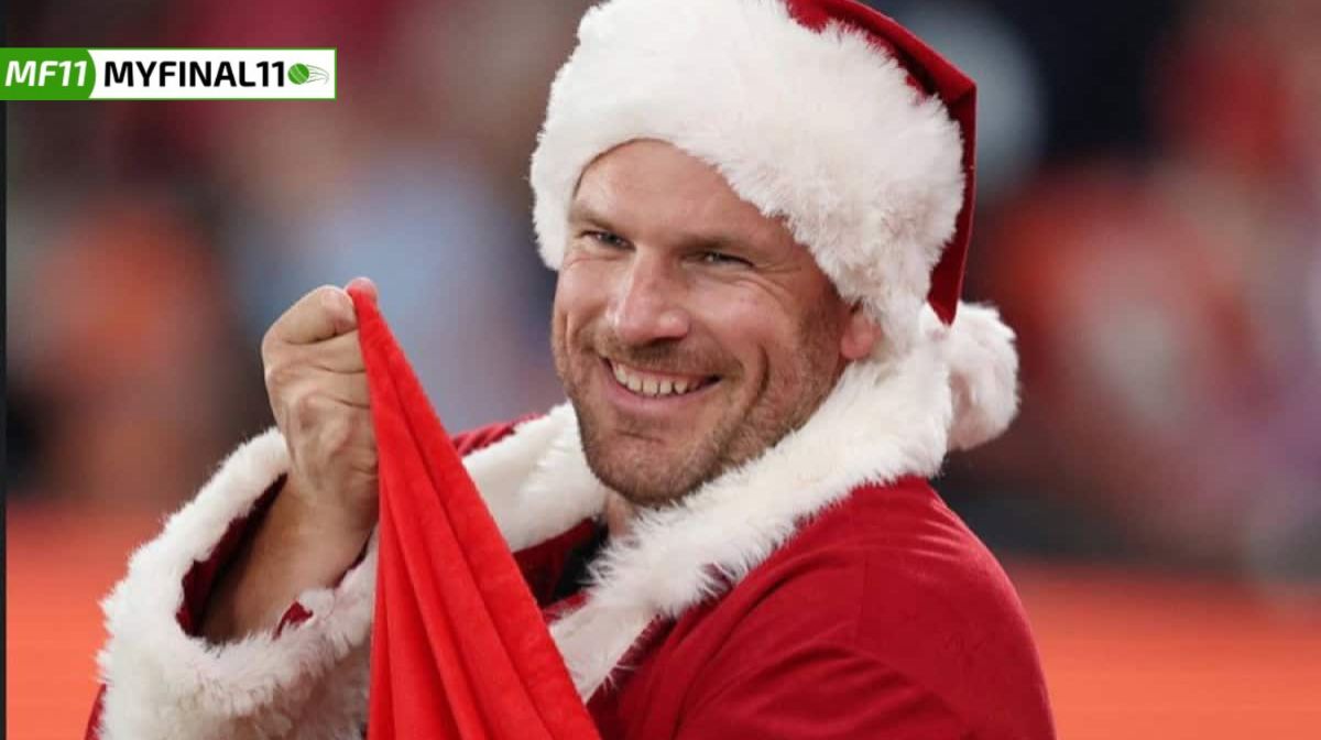 Aaron Finch as Santa